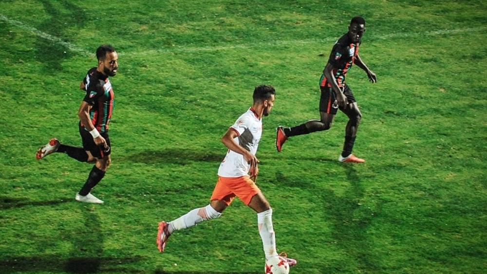 نهضة بركان يتجاوز الجيش الملكي ويستعيد صدارة "البطولة الاحترافية"