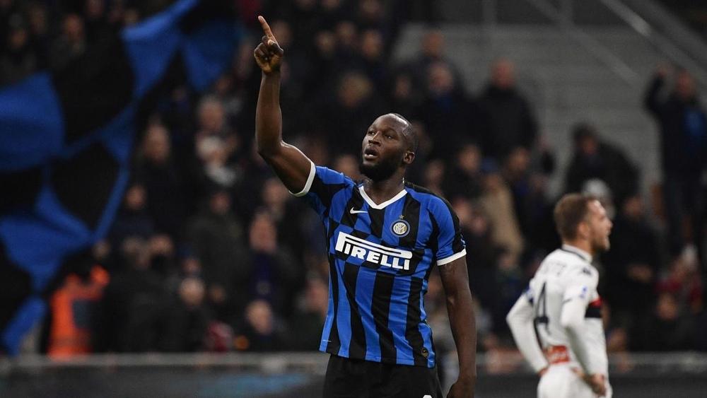 الإنتر يسحق جنوى ويستعيد صدارة الدوري الإيطالي