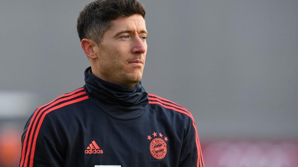 ليفاندوفسكي يخضع لجراحة ناجحة في ربلة الساق