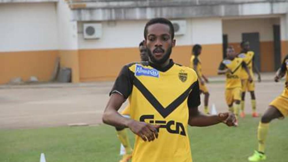 الإيفواري أنغبانغي يُقنع طاليب ويُوقِّع في كشوفات الجيش الملكي