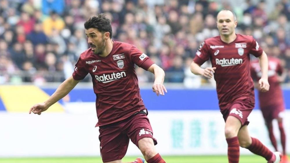 إنييستا وفيا يفتتحان استاد طوكيو الأولمبي