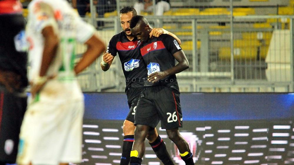 الجامعة "تقلص" مدة إيقاف لاعب المغرب التطواني سيسوكو بعد طرده في مباراة الرجاء