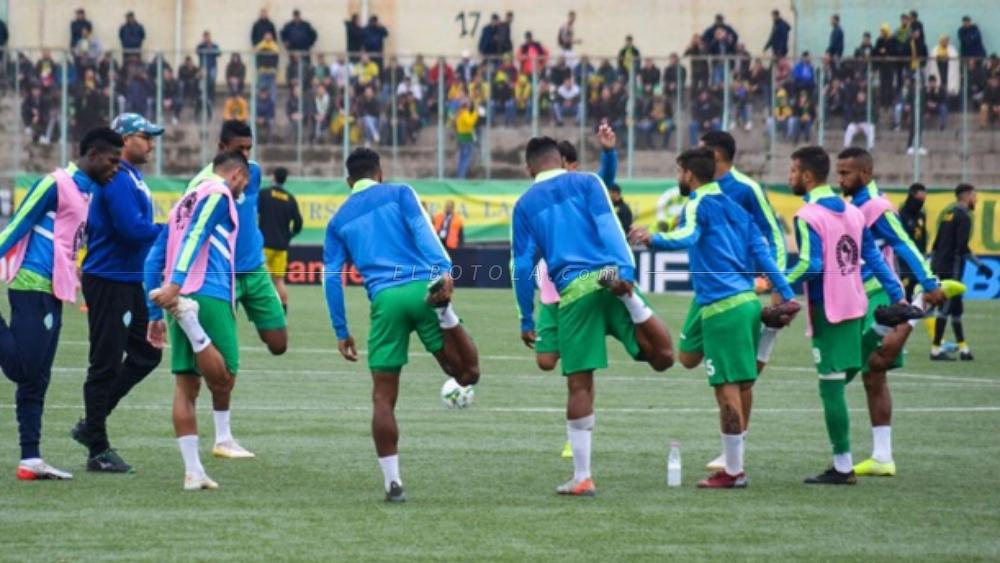 "اللائحة الرسمية" للرجاء المشاركة في مباراة إتحاد طنجة..و غيابات "وازنة" للنسور