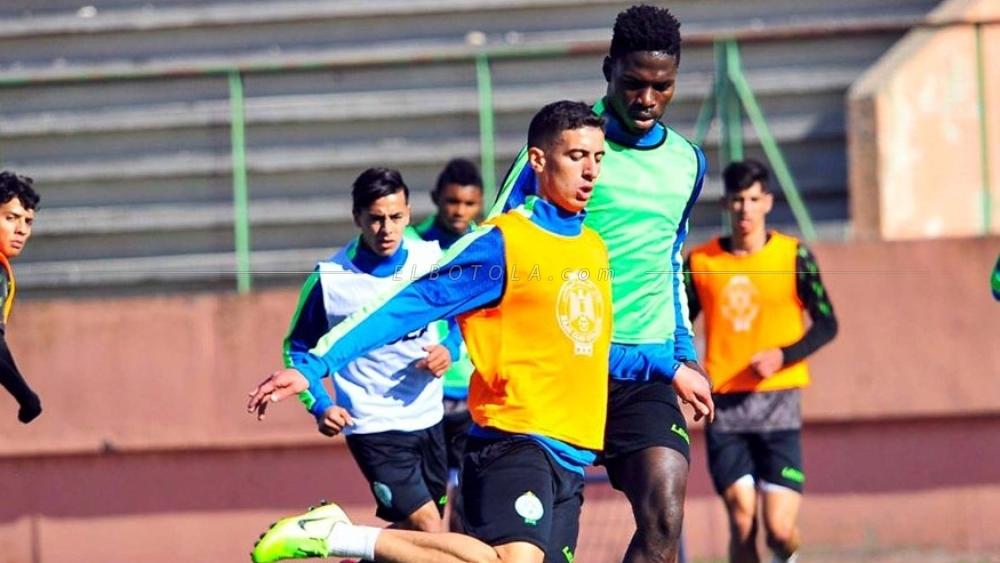 الرجاء تستعد لمباراة بركان في ملعب "مولاي رشيد"..و مكعازي يخوض أول حصة تدريبية مع "النسور"