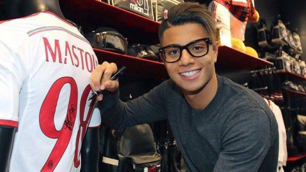 مستور يتجه لمغادرة ريجينا رغم عدم مشاركته في أي مباراة رسمية.. وناديه يقترح عليه الانتقال بـ"نظام الإعارة"