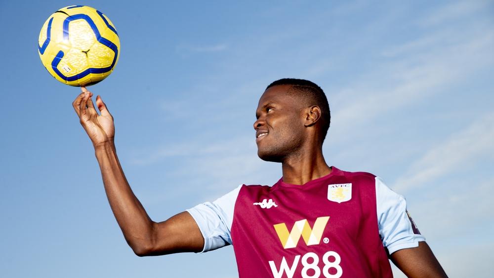 رسميًا | نجم مازيمبي السابق "ساماتا" ينضم إلى أستون فيلا