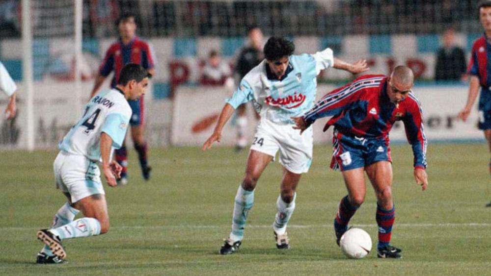 لاعب برازيلي سابق يحكي بـ"التفاصيل" عن معاناة شيبا ورفاقه أمام "الظاهرة" رونالدو في لقطة "هدفه الشهير"