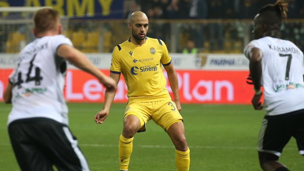 فيورنتينا يجتمع بمسؤولي هيلاس فيرونا ويُقدِّم عرضه لضم س.أمرابط