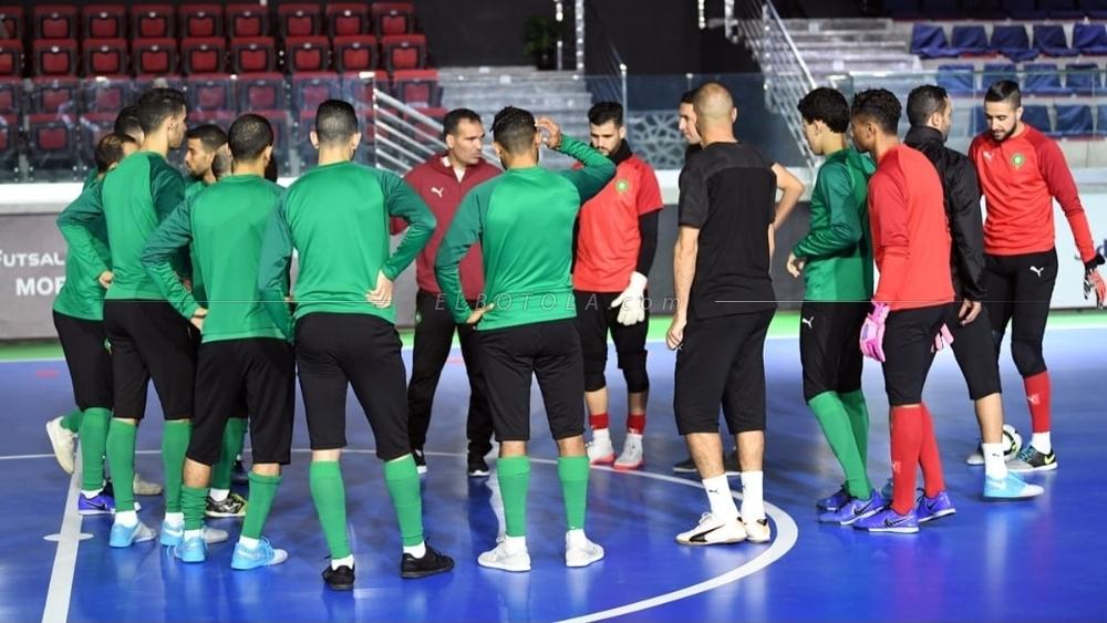 حصة تدريبية جديدة للمنتخب الوطني لكرة القدم داخل القاعة بمدينة العيون