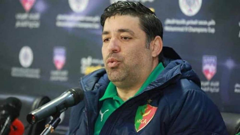 مولودية الجزائر يُلحق مدربه ميخازني بـ"الفريق الرديف" بعد إقصائه المفاجئ من الكأس أمام "وداد بوفاريك"