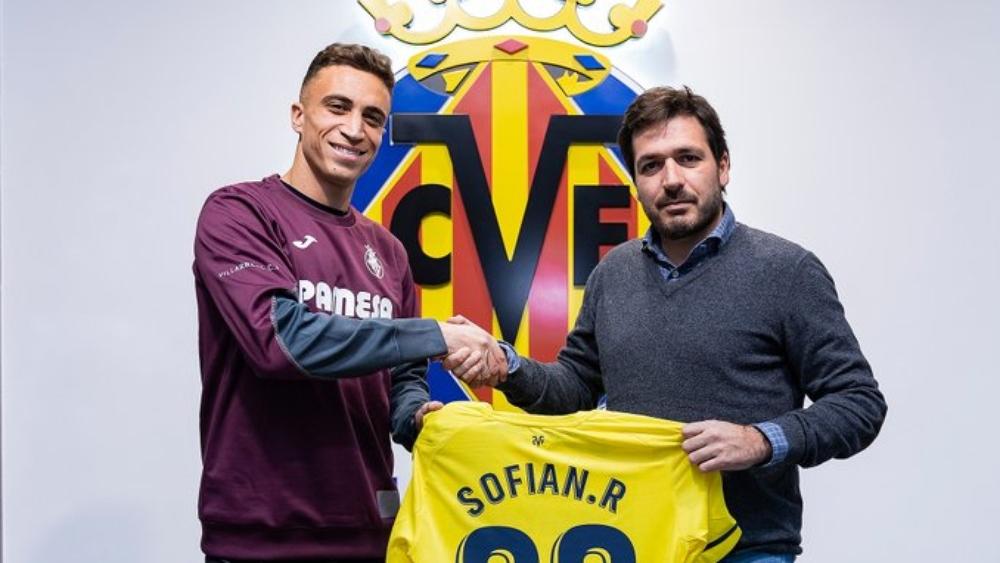 رسميًا | فياريال يُلحق مدافعه المغربي سفيان شاكلا بتشكيلة "فريقه الأول"