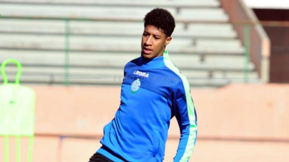 حميد أحداد يعود لإستئناف تداريبه رفقة الرجاء قبل أيام من مباراة "فيتا كلوب" الكونغولي