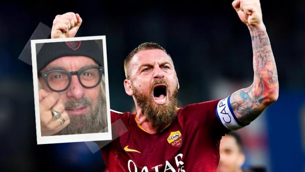 دي روسي "يَتنكَّر" لتحقيق حلمه.. وهو مشاهدة ديربي روما من الـ"كورفا سود"!