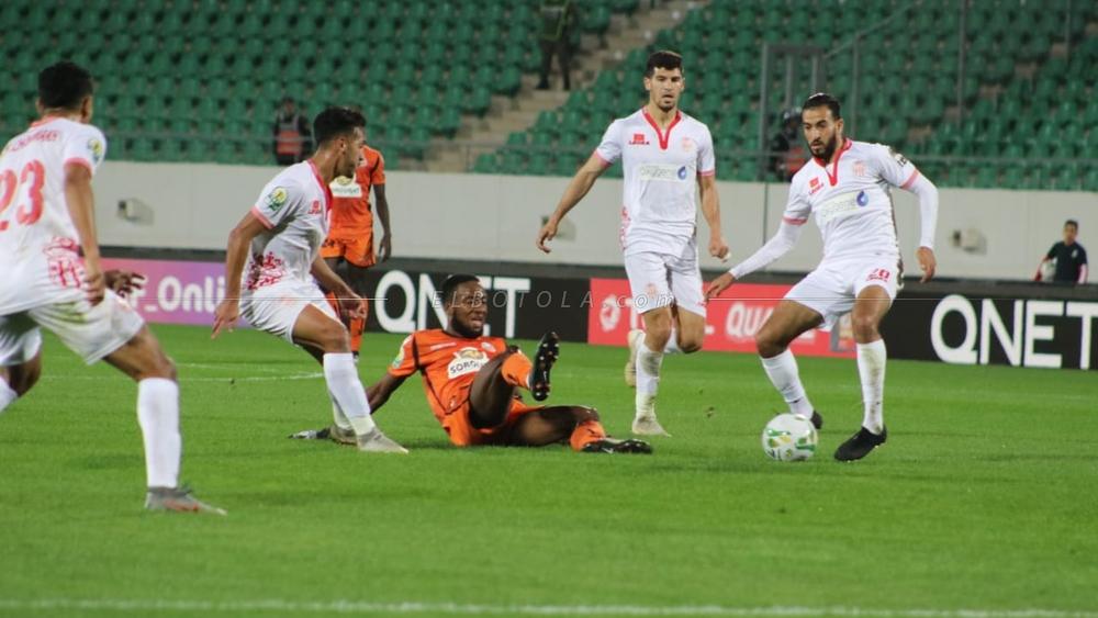 الكاف يعين طاقما تحكيميا "موريتانيا" لقيادة مباراة الحسنية وبارادو الجزائري