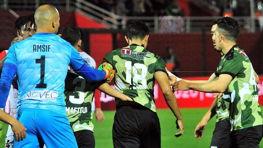 الجامعة تصدر مجموعة من "العقوبات" في حق بعض أندية "البطولة الاحترافية"