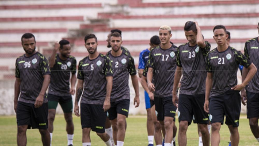 الرجاء يجري حصة تدريبية بملعب مولاي رشيد و بين مالانغو "يتقمص" دور الزنيتي