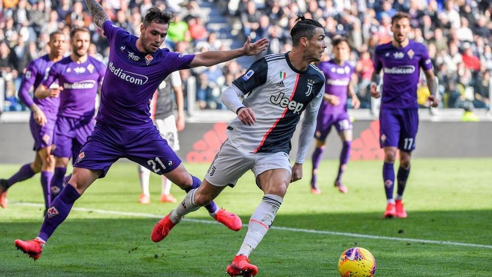 رونالدو محل إشادة ساري.. ورئيس فيورنتينا "يثور" على التحكيم