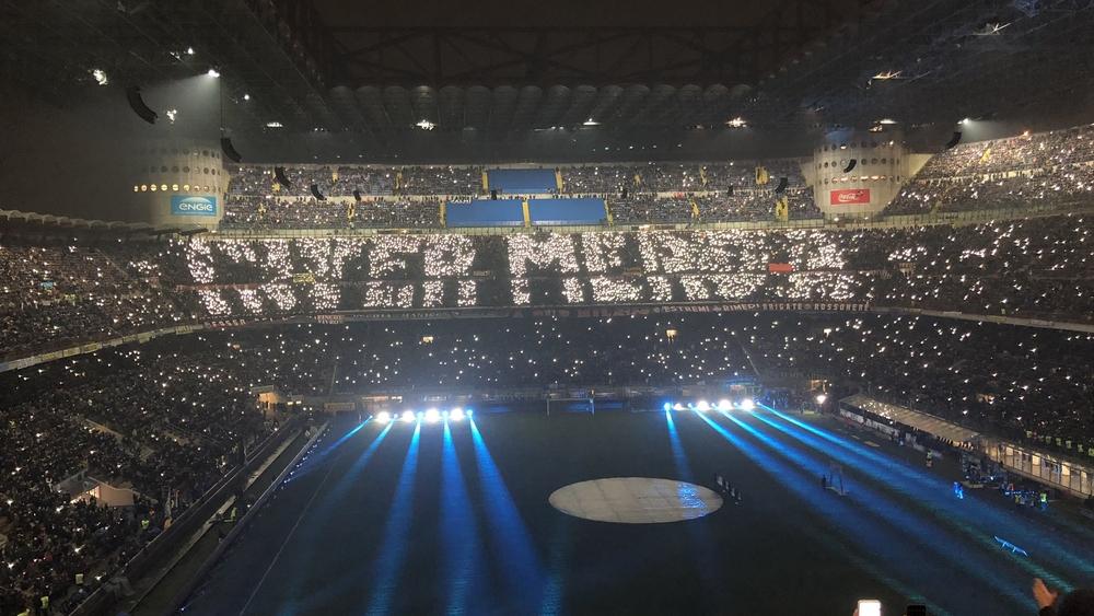 "إبداع" من جماهير ميلان والإنتر في "تيفو" ديربي الغضب