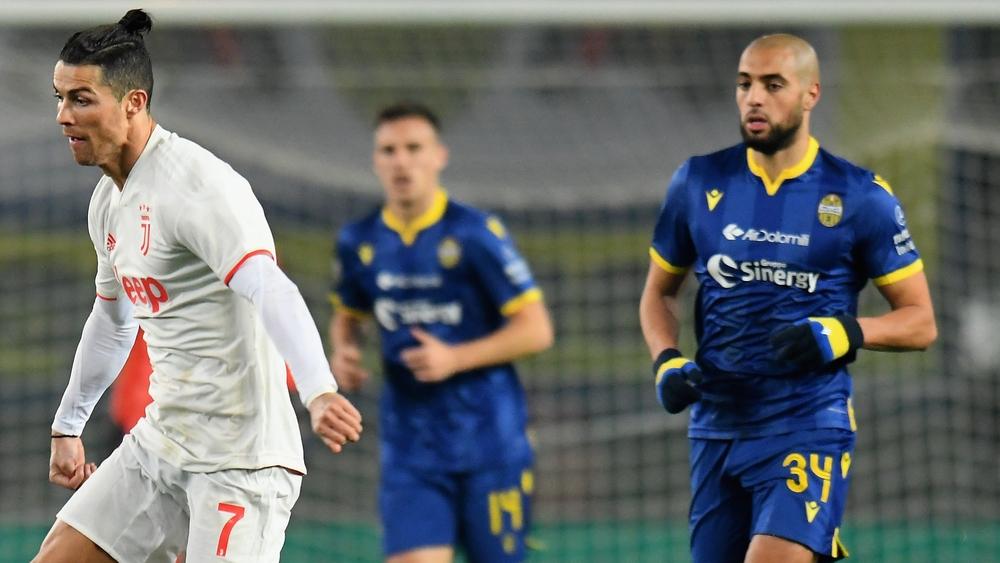 أمرابط: "كنت لاعبًا مجهولاً في بدايتي بإيطاليا.. وكان من الجيد أن نتغلب على كريستيانو رونالدو"