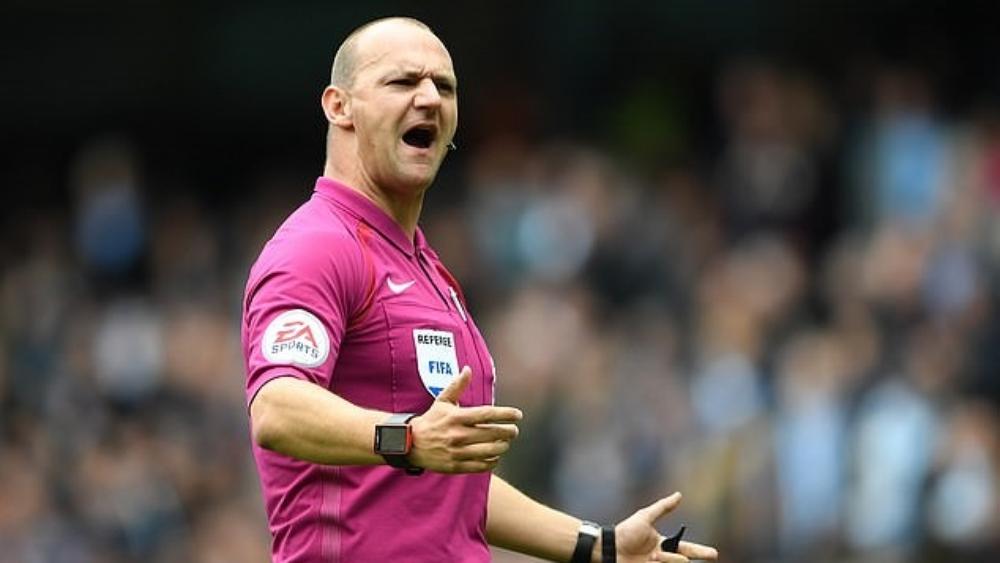 عودة حكم إنجليزي بعد عامين من طرده