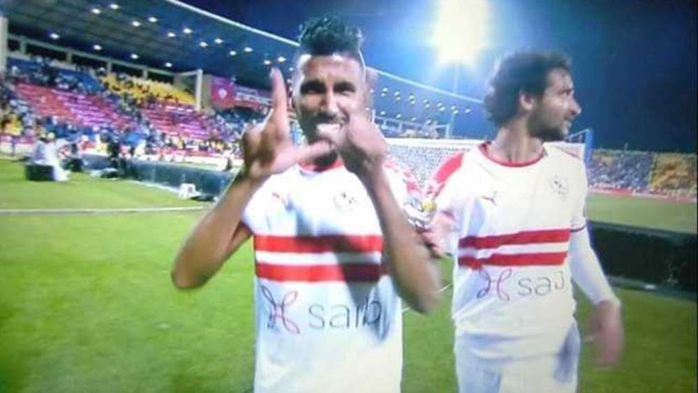 أوناجم يحتفل بالإشارة إلى "رمز الانتماء" للوداد بعد الإطاحة بالترجي في السوبر الأفريقي