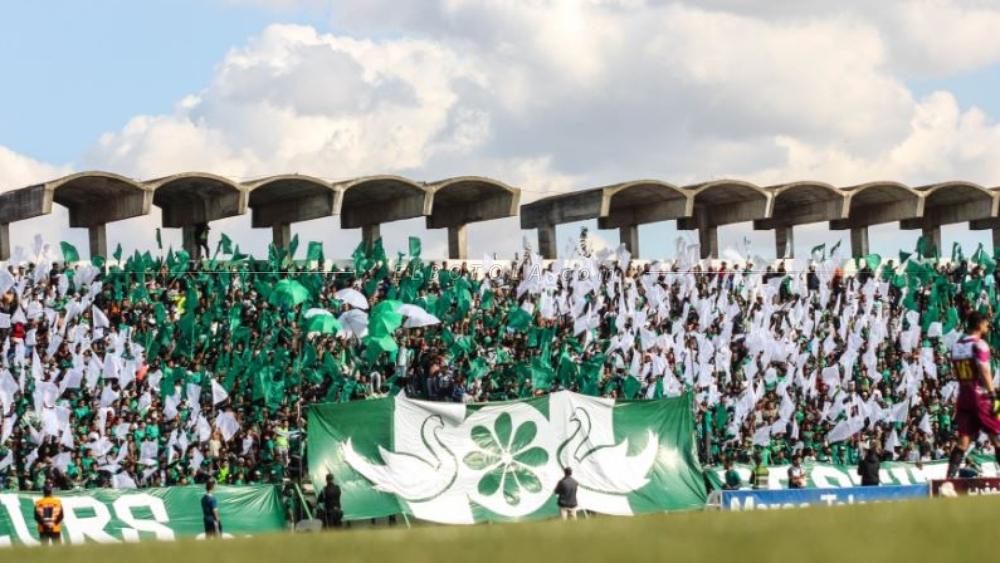 حلالة بويز تقاطع مباراة النادي القنيطري و المغرب الفاسي وتوجه رسائل "شديدة اللهجة" للجامعة بسبب البرمجة