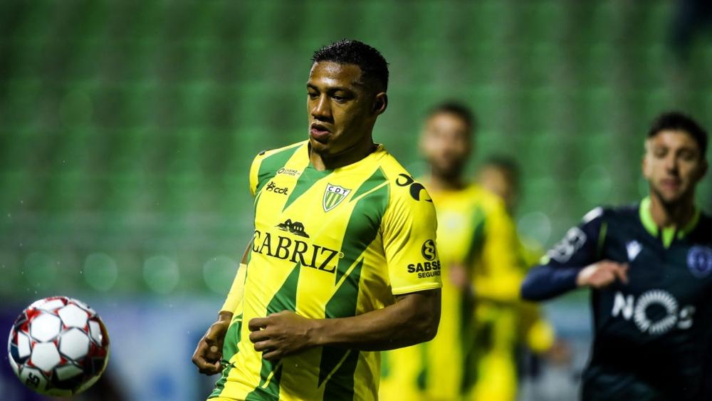 مساعٍ جادة من بورتو لانتداب فهد موفي .. وتفاؤلٌ بإغلاق صفقة المغربي قريباً