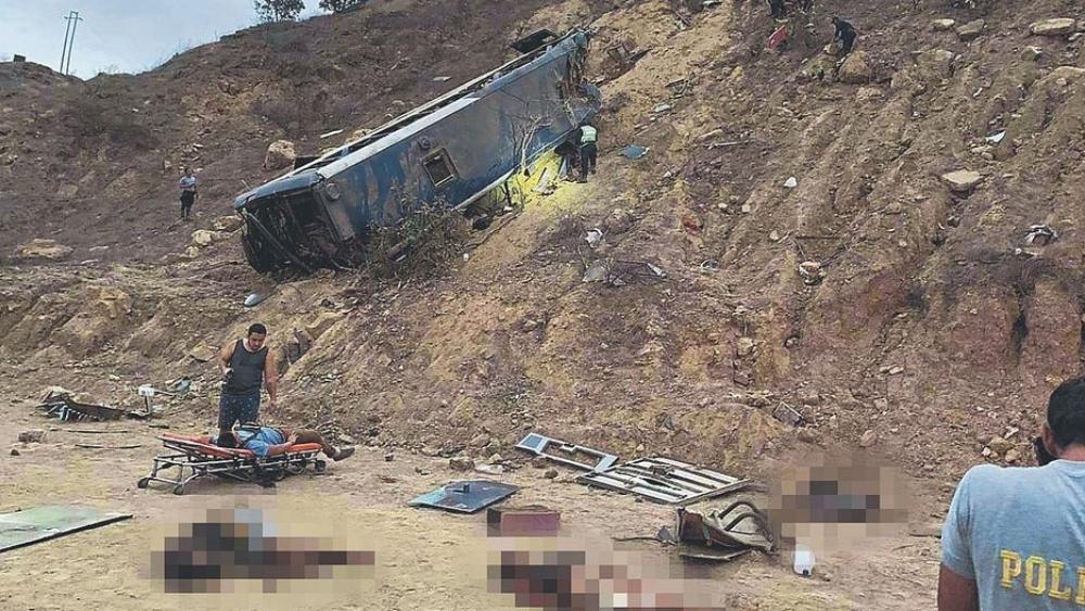 مصرع 8 أشخاص وإصابة 30 من مشجعي برشلونة الإكوادوري في حادث سير!