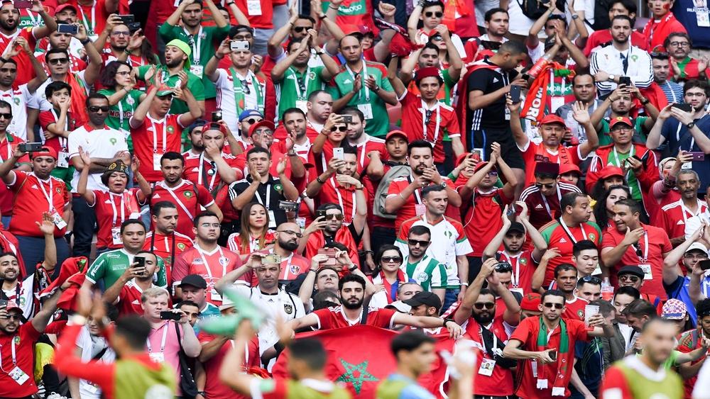 كيِّفوا القوانين مع الواقع .. وأريحوا جماهير الأندية المغربية من "هاجس المؤامرة"