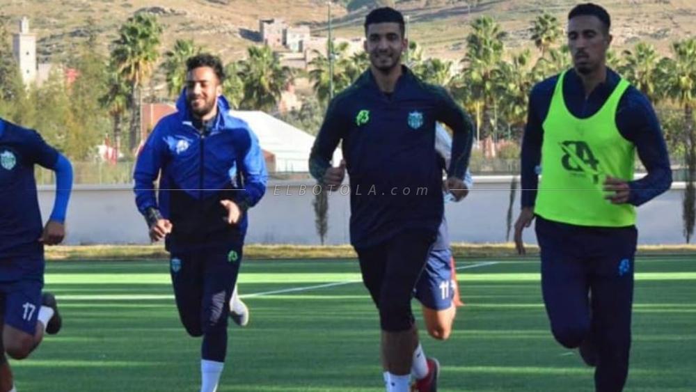 "مصدر خاص" ينفي ما يروج حول رفض رجاء بني ملال قرار تأجيل مباراة الرجاء الرياضي .. ويؤكد أن النادي يستعد للكشف عن "موقفه الرسمي" في قادم الساعات