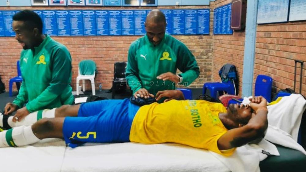 بعد "مورينا" .. سان داونز يتلقى ضربة موجعة جديدة بإصابة مدافعه "موسى ليبوسا" قبل مباراة الأهلي المصري