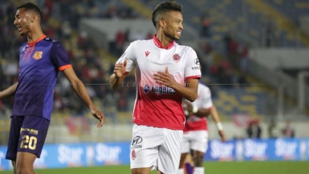 بسبب "تصرفاته اللارياضية" في مباراة الدفاع الحسني الجديدي .. الجامعة تقرر توقيف زهير المترجي لمبارتين و تعاقبه بغرامة مالية