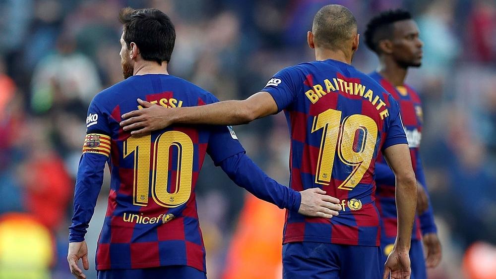 برايثوايت: "لن أغسل قميصي بعد عناقي مع ميسي"