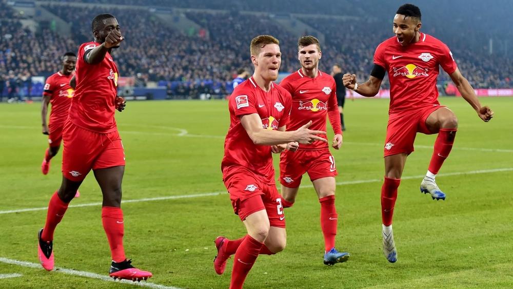 لايبزيج يكتسح شالكه بخماسية في الدوري الألماني