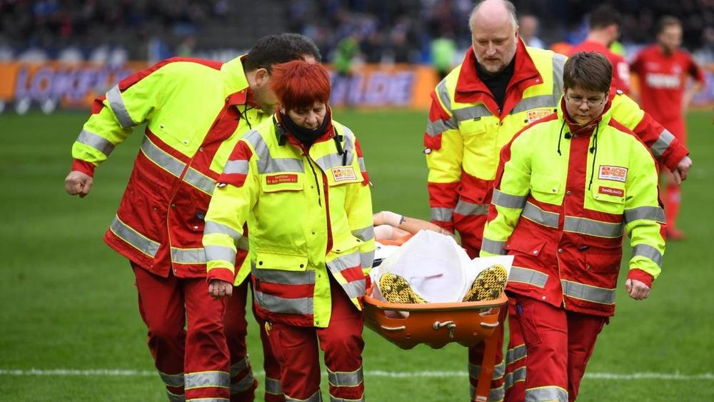 كولن الألماني يُلمح لتعرض لاعبه لكسر في العنق