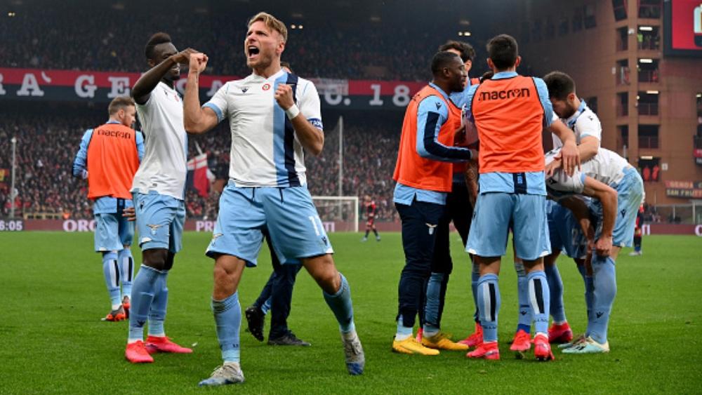 لاتسيو يهزم جنوى ويواصل الضغط على يوفنتوس