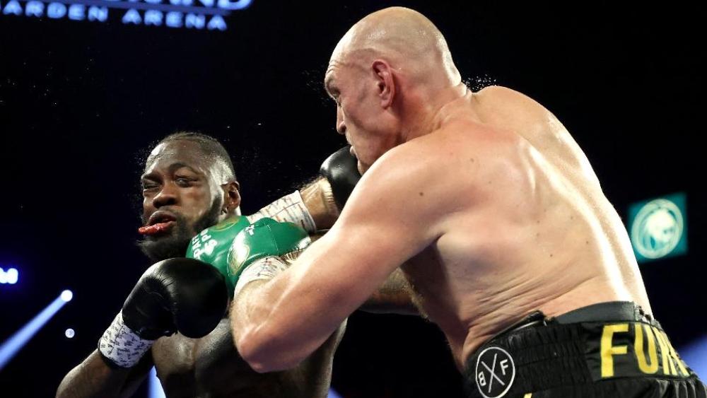 نقل الملاكم ديونتاي وايلدر للمستشفى بعد هزيمته أمام فيوري