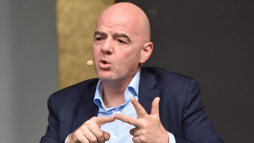 إنفانتينو: "مباريات كرة القدم في خطر بسبب كورونا"