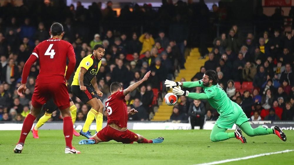 ليفربول "يسقط" بثلاثية.. و"يتجرع" مرارة الهزيمة الأولى في الـ"بريمير ليغ"