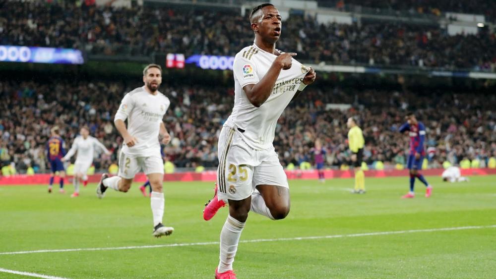 فينيسيوس: "أشرت للشعار أثناء الاحتفال لأنني ألعب في أفضل فريق بالعالم"