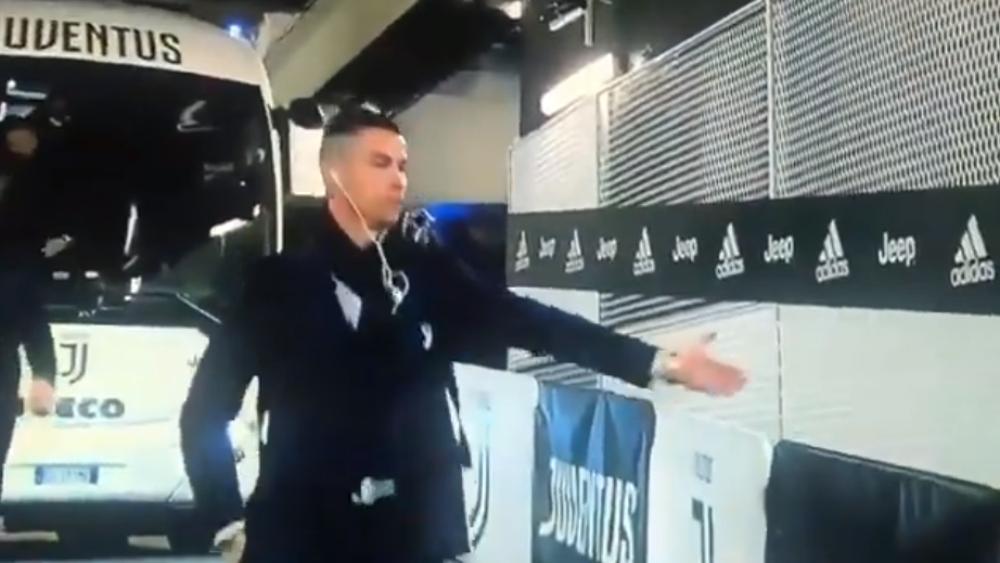 كريستيانو "يخطف الأنظار".. نجم يوفنتوس يلقي التحية على الجماهير "الوهمية" كرد على قرار اللعب "بدون جمهور"!