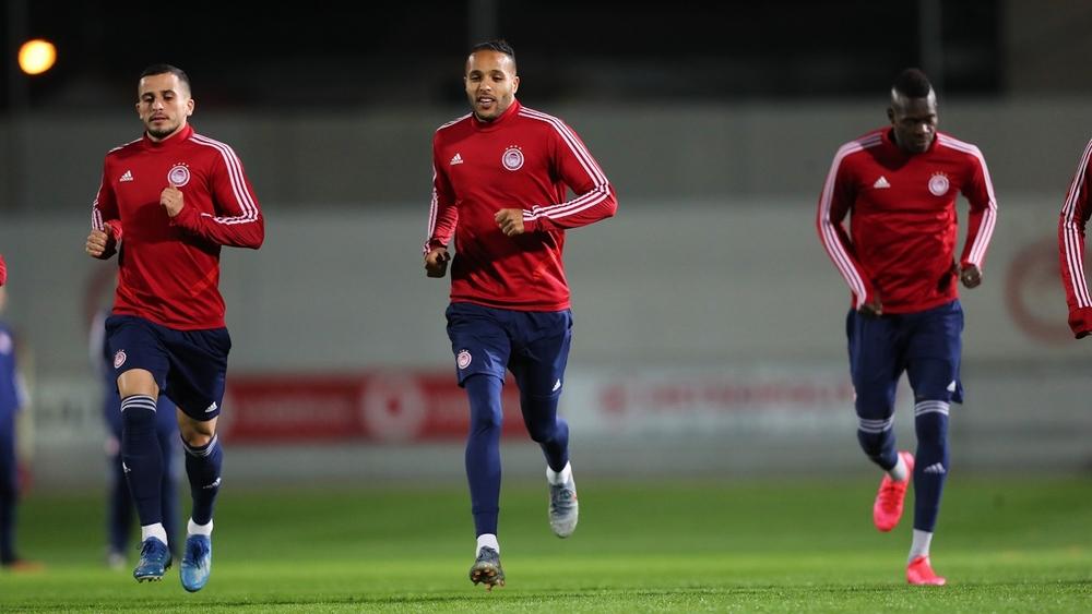 بعد إصابة مالك نادي أولمبياكوس بـ"كورونا".. العربي وزملاءه يخضعون لفحص طبي والنتائج تؤكد سلامتهم