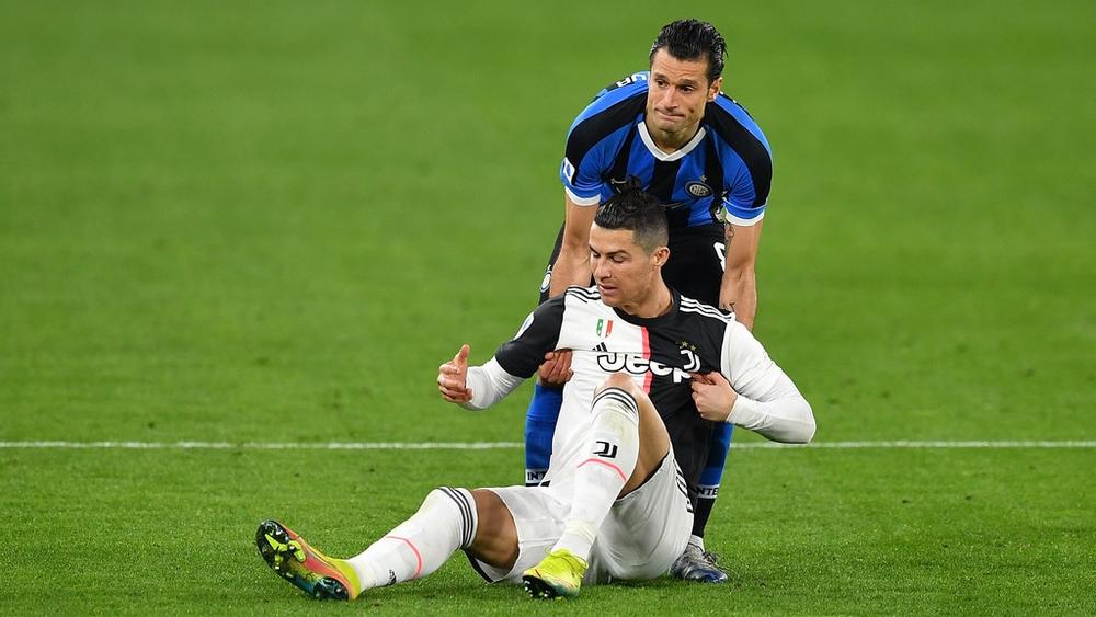 بسبب إصابة روغاني بـ"كورونا".. يوفنتوس والإنتر يدخلان في الحجر الصحي والـ"يويفا" تستعد لـ"تأجيل" مباراة يوفنتوس-ليون!