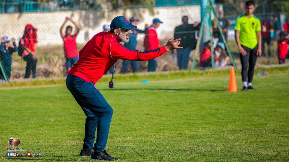 عبد الهادي السكتيوي: "والدتي وجماهير أولمبيك آسفي لعبا دوراً حاسماً في قرار عودتي لتدريب الفريق"