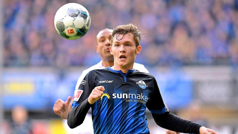 رسميا | مدافع بادربورن أول لاعب في الدوري الألماني يصاب بـ"فيروس كورونا"