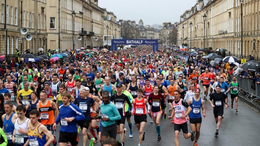 مع استمرار تفشي "كورونا".. إنجلترا تنظم "نصف ماراتون" بمشاركة 6200 شخص!