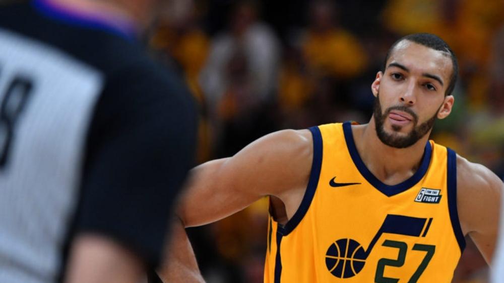 NBA | لاعب يوتا جاز "نادم" على استهانته بـ"فيروس كورونا" الذي أصابه