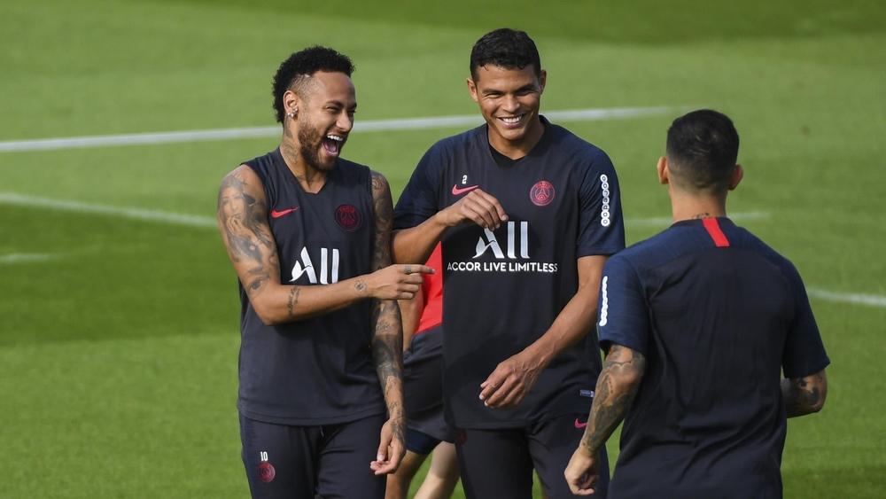 "فيروس كورونا" يدفع نيمار وسيلفا للعودة إلى البرازيل لقضاء فترة "الحجر الصحي"