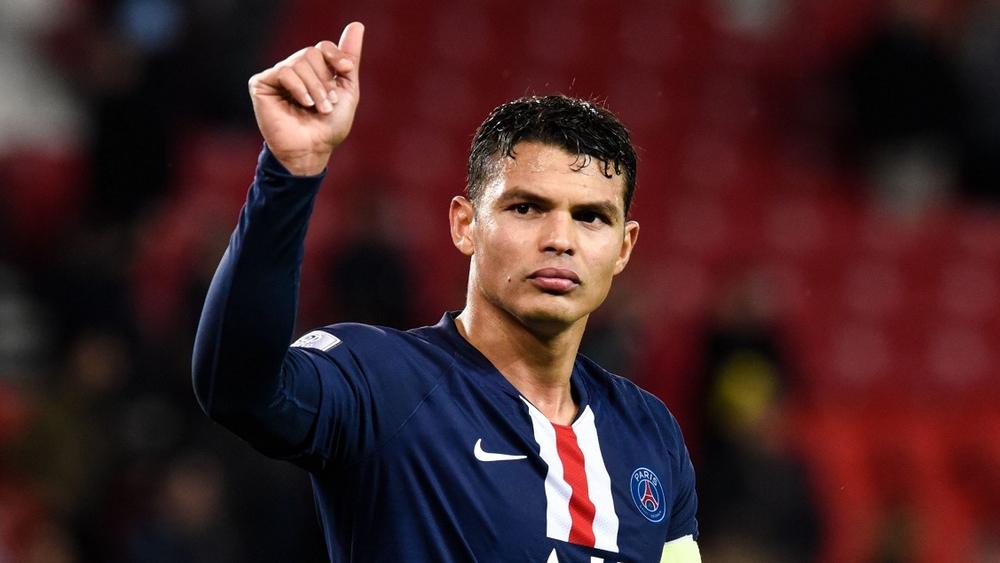 زوجة تياغو سيلفا تبرر 'هروبهم' من 'الحجر الصحي' في فرنسا والعودة إلى البرازيل: "الطعام ينفذ بسرعة في 'السوبر ماركت'"