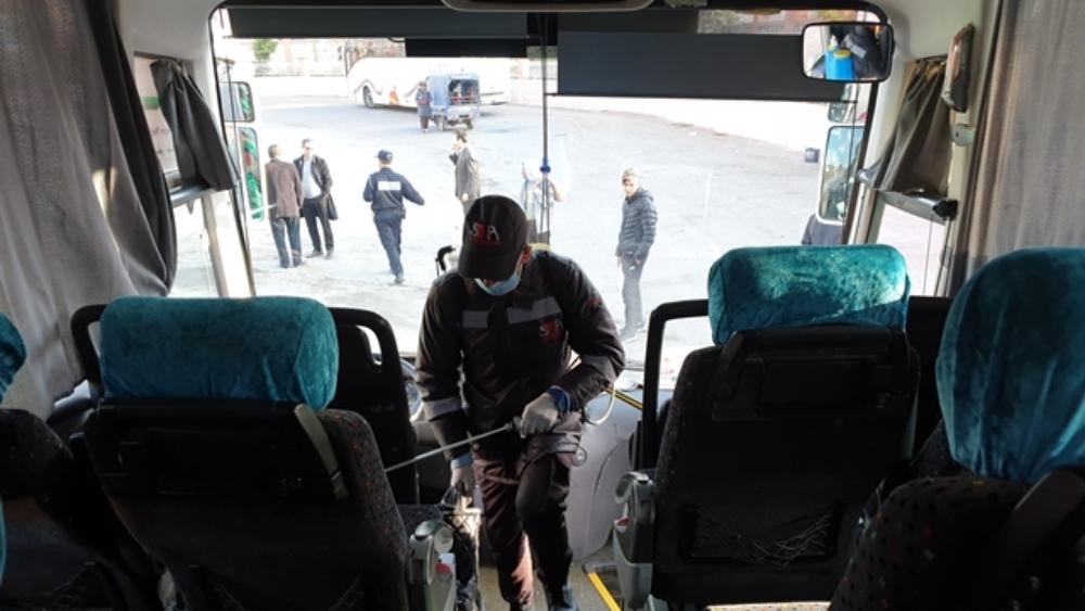 إيقاف حركة حافلات المسافرين بين مدن المملكة انطلاقاً من يوم الثلاثاء مكافحةً لوباء "كورونا"